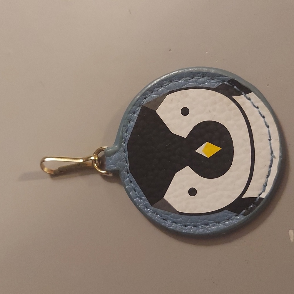 ❤️ Estee Lauder Penguin Leather Key Ring Hang Tag